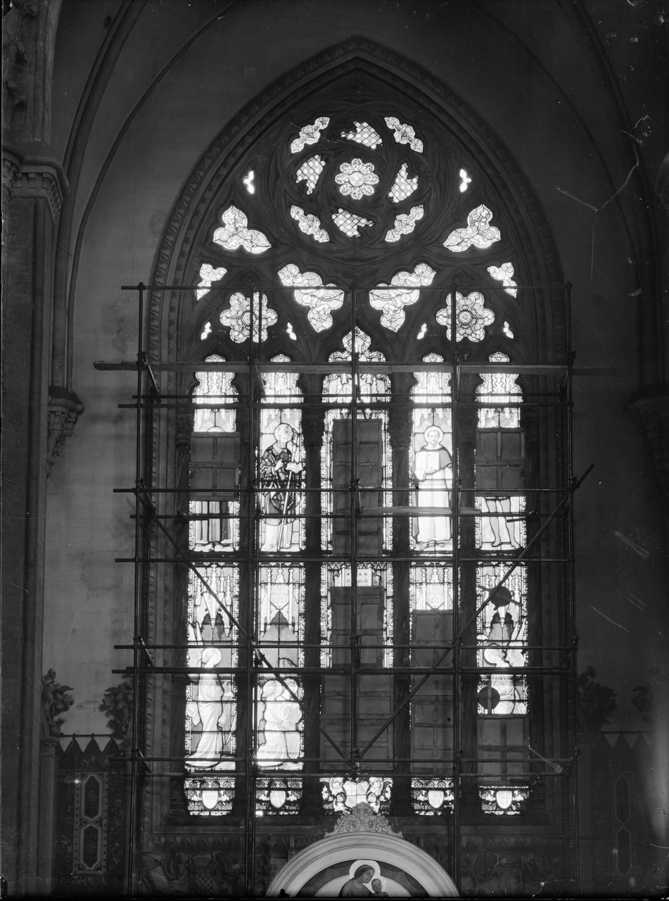 S. Petronio - I Cap. Sinistra. Vetrata nella Cappela deu Dieci di Balia, Basilica di san Petronio, Bologna